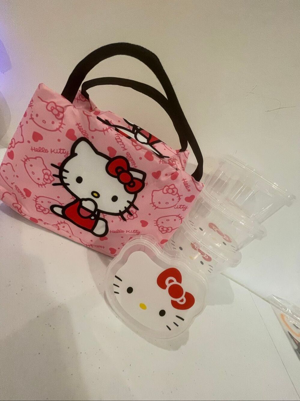 Hello Kitty Insulated lunch bag with 5 plastic snack containers NWT